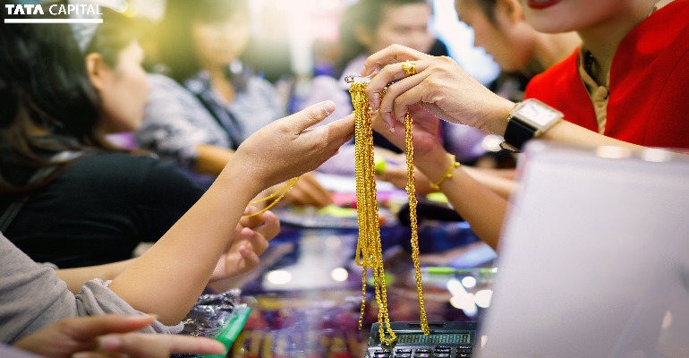 Should You Get a Personal Loan for Purchasing Gold this Dhanteras?