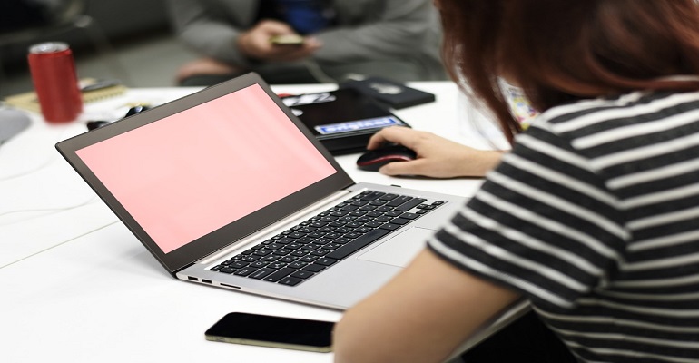 Should You Apply for A Personal Loan Online or Offline?
